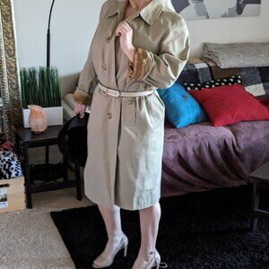 Burberry Unisex Trench Coat (Sz mens=med/Lg & women=L/XL